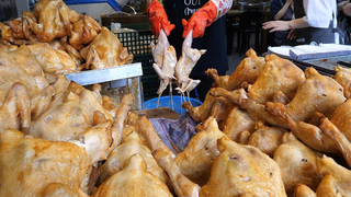 ไก่ทั้งตัวแบบโบราณขายอย่างขุนเขา / ไก่ทั้งตัวยอดนิยมและราคาถูก - อาหารข้างทางเกาหลี