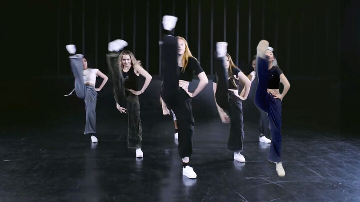 (With mirror mode) Is this 1:1 cover dance really not taught by the members themselves? KATSEYE’s de