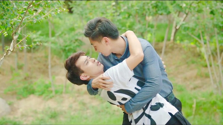 Hahahaha, I was so embarrassed that I kept my feet on the ground the whole time, but I couldn't help