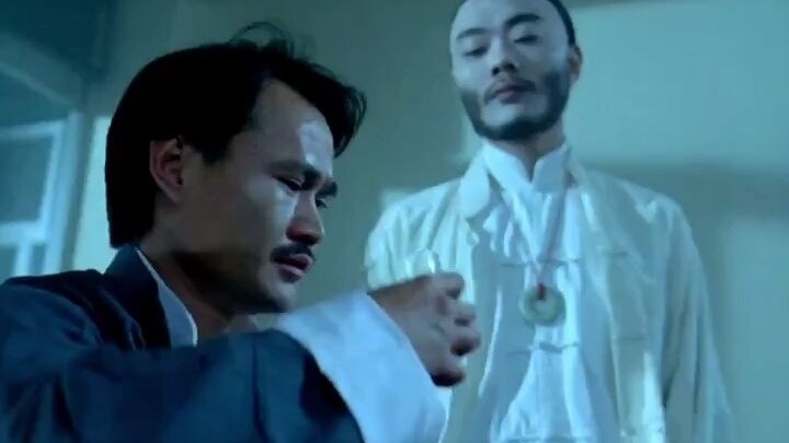 العم يينغ دائمًا وسيم جدًا، سواء كان يتعرض للضرب أو يضرب الآخرين.