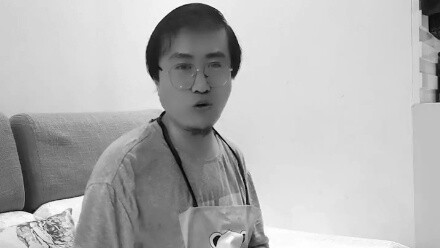 Phiên bản nâng cao của Family Guy phiên bản Trung Quốc, Peter, đối đầu với Ultraman. Sau khi xem xon