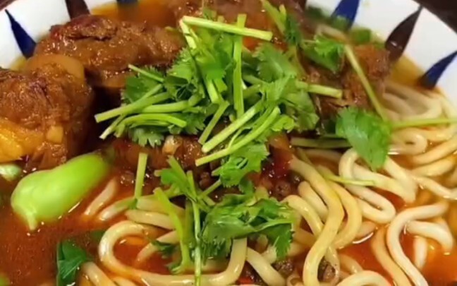 Paman Xu Makan Iga Tanpa Bayar “Wangi Banget” “Mie Iga”