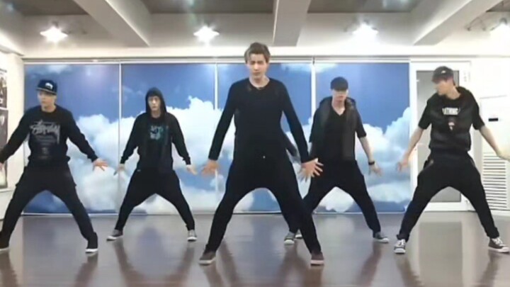 Chris, who hasn’t even awakened his escape instinct yet, unexpectedly claims the captain’s throne!