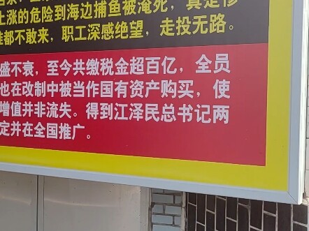 شجرة جوز الهند تستخدم بمهارة خطة متسلسلة، والمستخدم يقف عند الباب ليرى