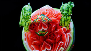 Handmade|Carving new year's greetings on watermelon