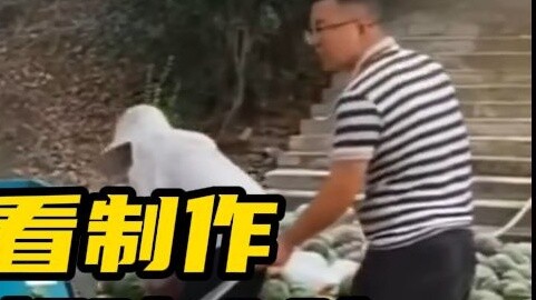 Cư dân mạng Hàn Quốc xem video làm hạt dưa hấu và hỏi tại sao không bán được giá rẻ.