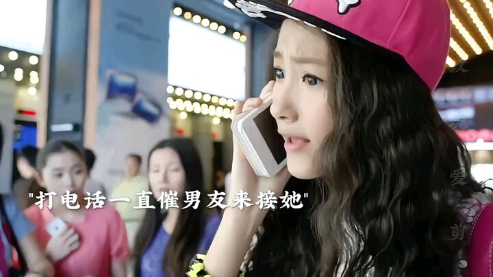 Gadis itu terlalu merepotkan, sampai-sampai membuat pacarnya kabur semua, dan akhirnya menyesal pun 