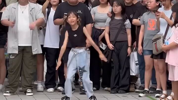 초등학생 슬릭백 고수등장^^#춤추는곰돌 #춤추는곰돌의랜덤댄스 #dance #randomdance #댄스 #랜덤댄스 #slickback #slickbackchallenge #슬릭백