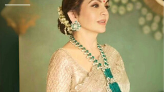 Putra orang terkaya India menikah, sekali lagi sang ibu menjadi sorotan. Kalung zamrud yang dikenaka