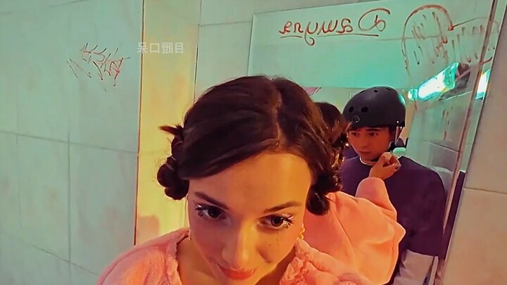 เพื่อต่อสู้กับการกลั่นแกล้ง เด็กชายเปิดไลฟ์สดขณะไปโรงเรียน #ซีรีส์รัสเซียฮาๆ