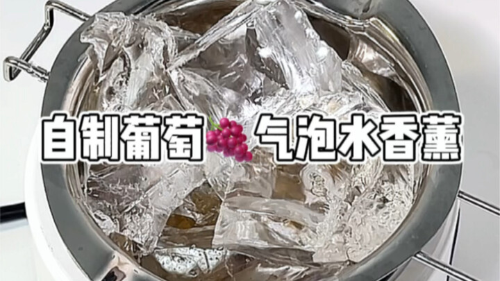 Tự làm nước sủi bọt nho kết hợp với tinh dầu thơm, thật sự thư giãn và dễ chịu! Mình yêu handmade qu