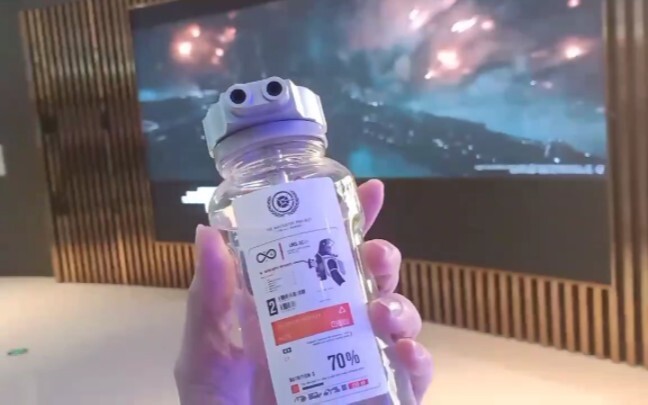 “MOSS, cậu có nhận ra cái này không?”