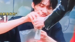 【迪丽热巴x周柯宇】 “想独占姐姐的小零食”