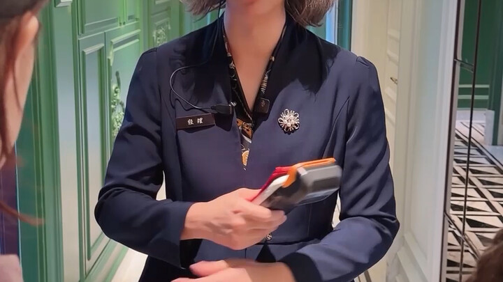 Nhân viên mùa hè ở nhà hàng, chẳng được ăn mì sinh nhật!
