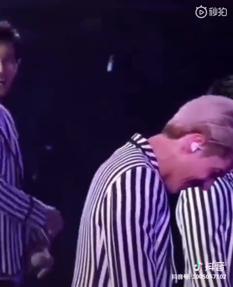 EXO,当世勋忘记自己的part时，来自鹅王的死亡凝视，哈哈哈哈哈