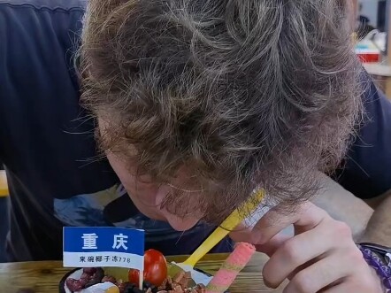 A Frenchman backpacking across China on a budget of 30,000 yuan has many questions about Chinese cui