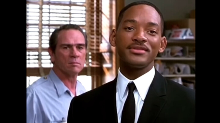 ทั้งที่ทำการไปรษณีย์มีแต่เอเลียนทำงานอยู่