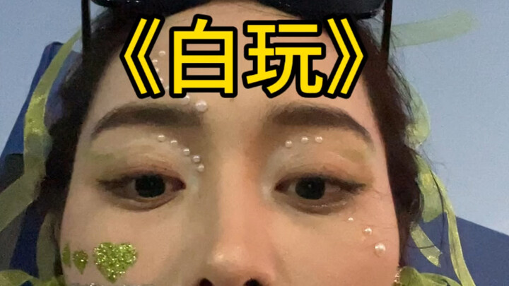 Kiếm được chút tiền thì tiêu hết ngay tại chỗ, vẫn còn thiếu nữa...