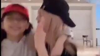 【BABYMONSTER】Perasaan kontras Ruka Chiquita: kalian berdua adalah satu-satunya laki-laki dalam grup.
