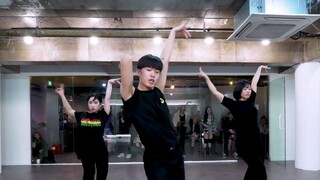 الأخوات اللواتي يثيرن الإعجاب بشدة! أغنية Lip J الساحرة مع رقصة Waacking الممتعة والمدمنة من Raingur