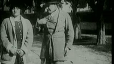 【卓别林经典】《阵雨之间》Between Showers (1914) - 查理·卓别林早期喜剧短片 黑白默片 搞笑名场面