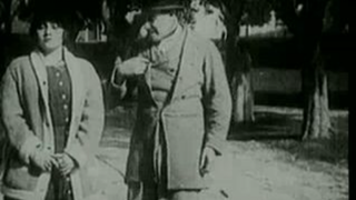【卓别林经典】《阵雨之间》Between Showers (1914) - 查理·卓别林早期喜剧短片  黑白默片  搞笑名场面