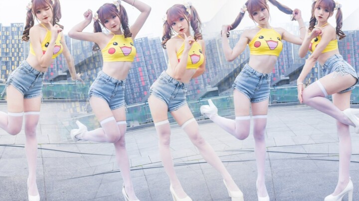 这个皮卡丘妹妹电力好足喔！室外扭一扭❤Shake it！