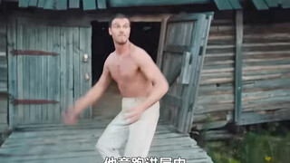 为了营救女孩，男人居然生吞手雷！