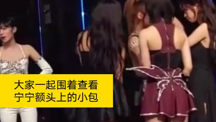 额头上长包的忙内宁宁 寻求欧尼们的安慰！连允儿都知道啦 大家都好宠！