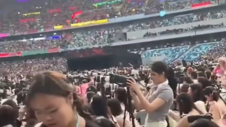 Tại sao trong concert toàn là nữ?