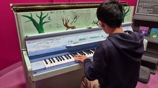Playing a Public Piano at Seoul Station, S Korea!!! Music for the Seoul... hehe