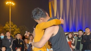 我滴妈！ 看这俩人跳舞 把我看哭了！