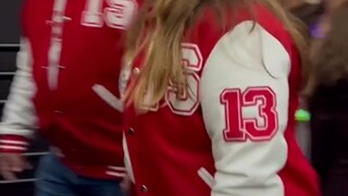 霉霉巡演现场，粉丝着装一览！