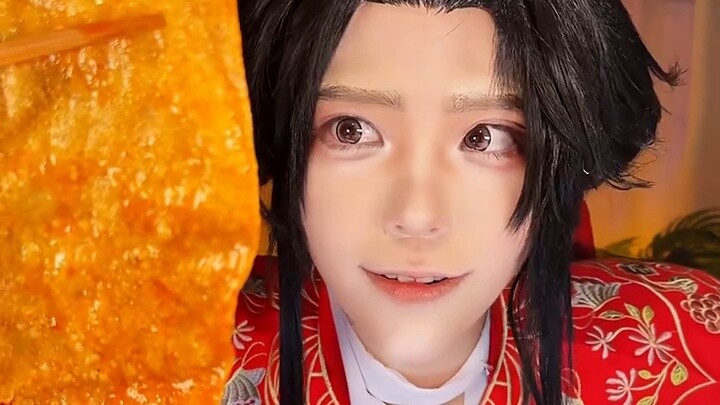 His Royal Highness's New Year's Eve dinner is fried skewers and...? Ah! City Lord Hua is here too!