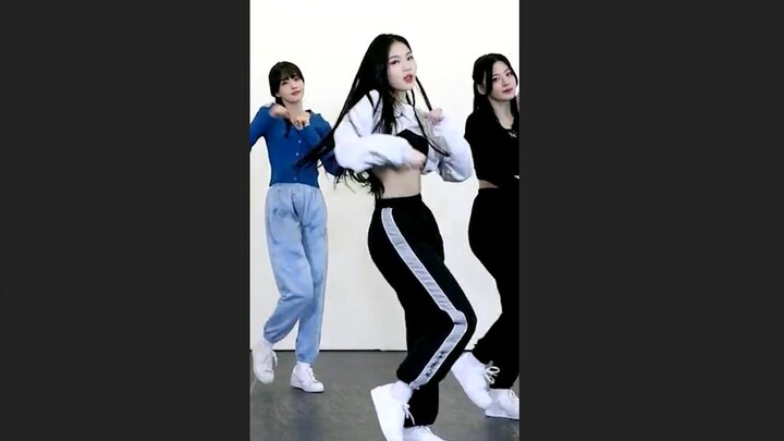 Mengulas pakaian ruang latihan generasi keempat dan kelima idol perempuan yang juga bagus dipakai se