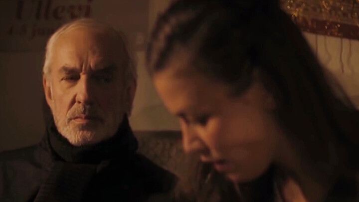 Seorang pria tua mencoba menyakiti seorang gadis yang tinggal sendirian, namun siapa sangka sebuah n