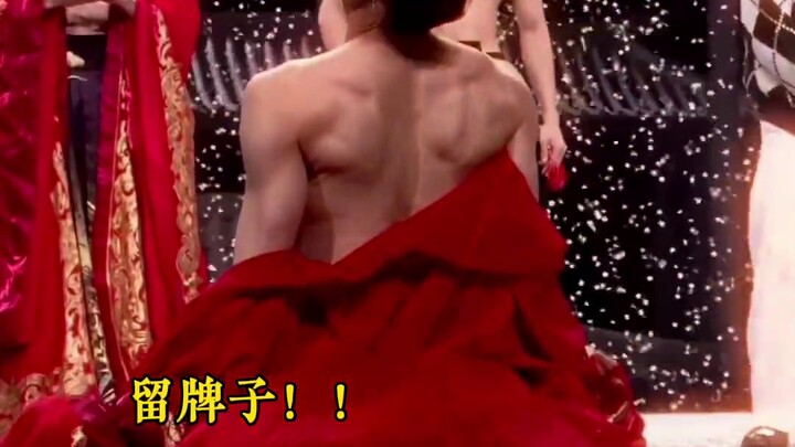 أخيرًا فهمت لماذا كانت الأميرات في الروايات والدراما القديمة يحتفظن بعشاق مفضلين!