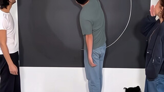 من يستطيع رسم دائرة أقرب ما تكون إلى المعيار بيديه فقط؟