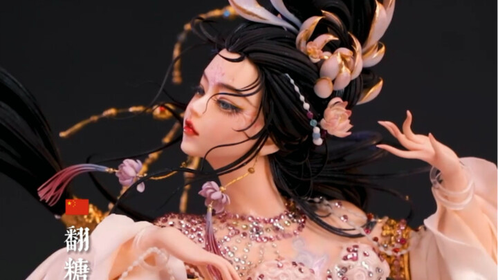 หลายปีมานี้ ฉันใช้เค้กฟองดองในการ "ฉาฝ่าน" มาเยอะแล้ว ทุกคนว่าท่านั่ง "ฉาฝ่าน" นี้ผ่านเกณฑ์ไหมล่ะ?