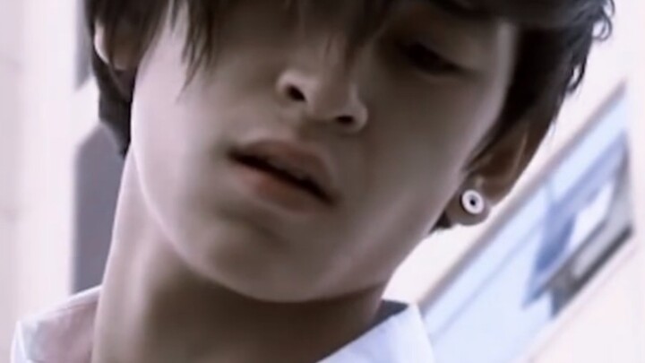 [Mao Pian/Xiao Bao/Jing Wei] "Rasanya kesedihanku tenggelam di lautan."