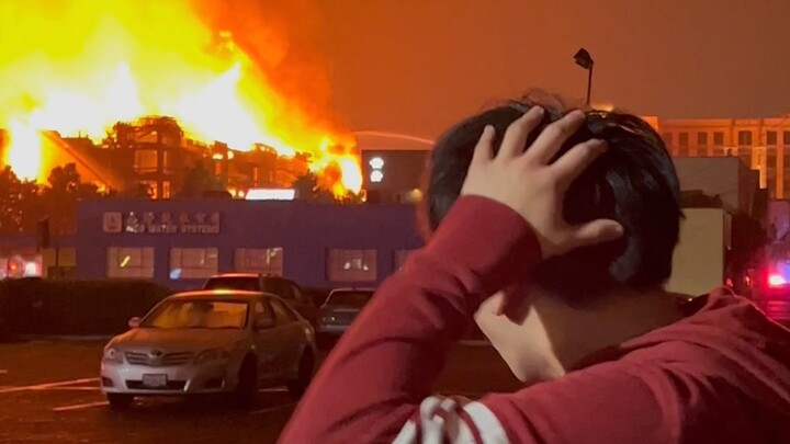 يا للهول! مررت بالصدفة في طريق العودة إلى المنزل ووجدت حريقاً مفاجئاً!! آمل فقط أن يكون جميع سكان ال