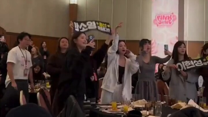 ในงานเลี้ยงประจำปี SM บรรดาผู้จัดการต่างลุยเต็มที่เพื่อโบนัส ผู้จัดการ aespa เต้นเพลง Whiplash, ผู้จ