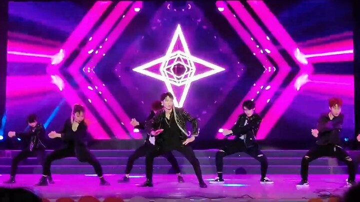 EXO NCT SupperM's graduation party cover dance!