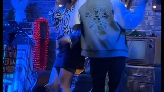 好羡慕吧这样的，摇哪几下真学不来，女孩也不会反感