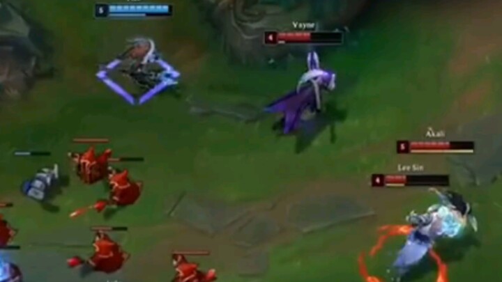 Xiaoyuren: Waktu itu aku lagi lewat, tiba-tiba ADC ngotot mau nge-attack aku beberapa kali.