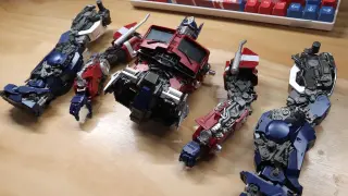 The daily life of tenosynovitis patients! Sansky Gaiden Optimus Prime Assembly Model [I'm done]