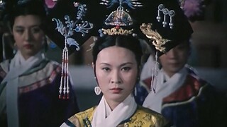Trước đây, người hướng dẫn nghi thức vuốt ve thái dương là em trai của Puyi.
