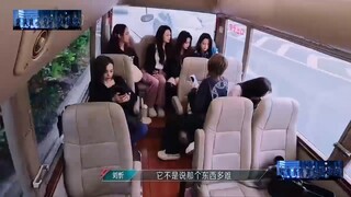 何洁看EXO前夜舞台，感叹“帅呀，贼撩，都是范儿，真的”…