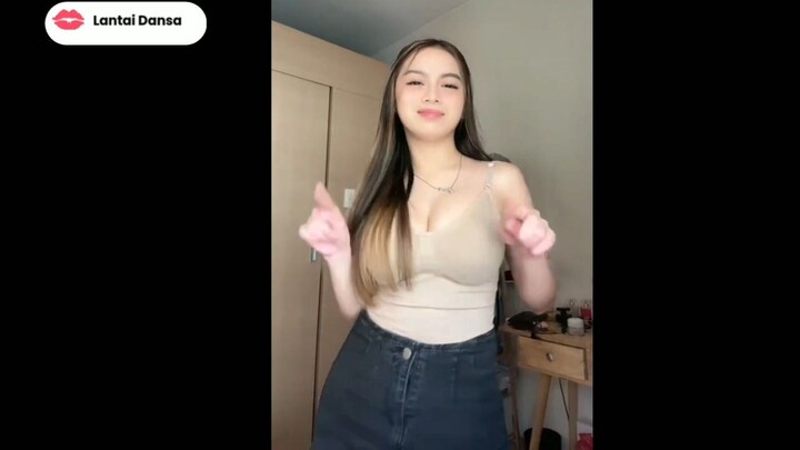 "#fyp #dance #cewekcantik #tanktop #18 "