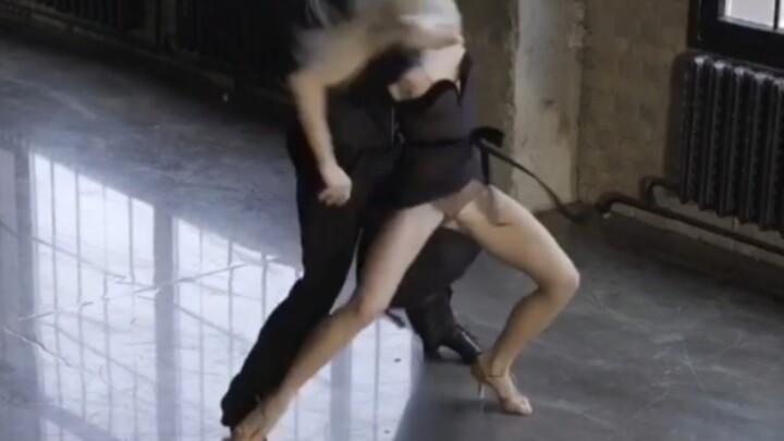 điệu tango mượt mà cho hai người